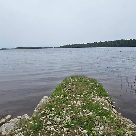 Moekki Ison Vesistoen Rannalla