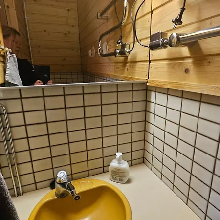 Moekki Ison Vesistoen Rannalla *