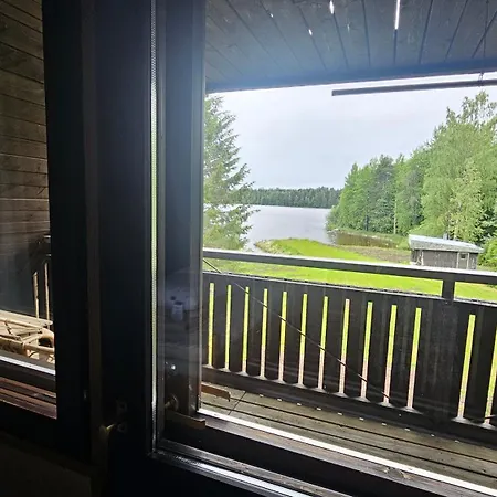 Moekki Ison Vesistoen Rannalla