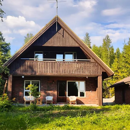 Moekki Ison Vesistoen Rannalla